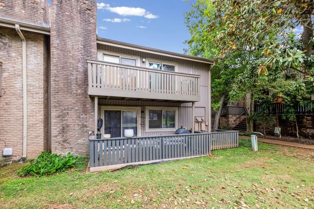 826 CREEKSIDE DR, Memphis, TN 38117