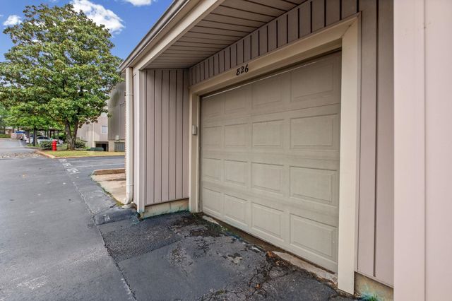 826 CREEKSIDE DR, Memphis, TN 38117