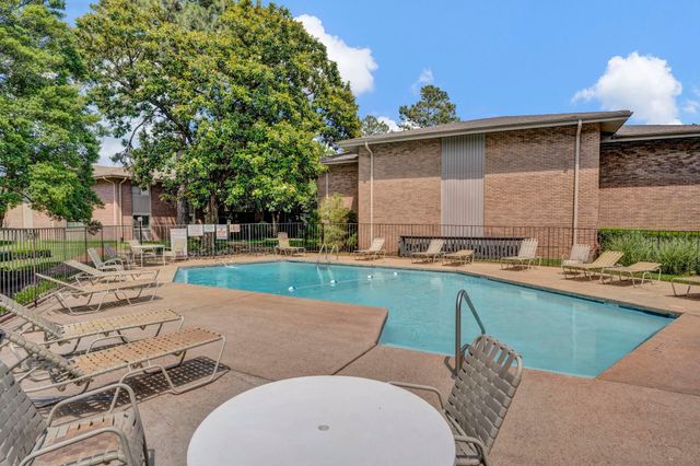 826 CREEKSIDE DR, Memphis, TN 38117