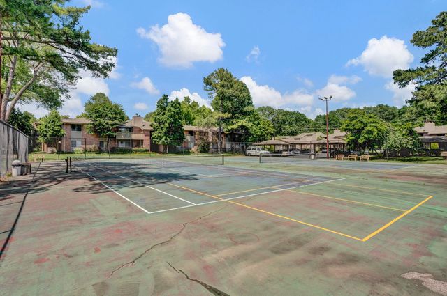 826 CREEKSIDE DR, Memphis, TN 38117