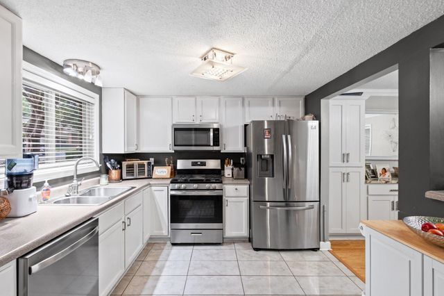 826 CREEKSIDE DR, Memphis, TN 38117