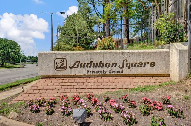 826 CREEKSIDE DR, Memphis, TN 38117