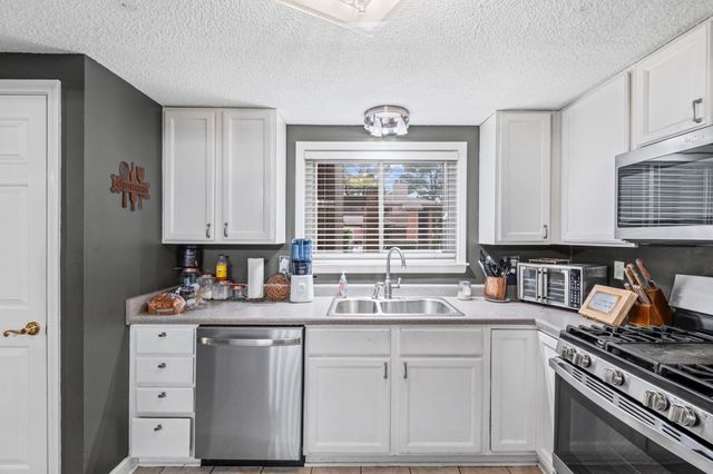 826 CREEKSIDE DR, Memphis, TN 38117