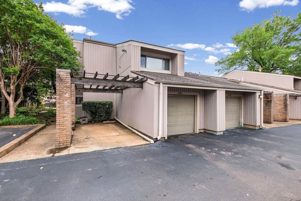 826 CREEKSIDE DR, Memphis, TN 38117