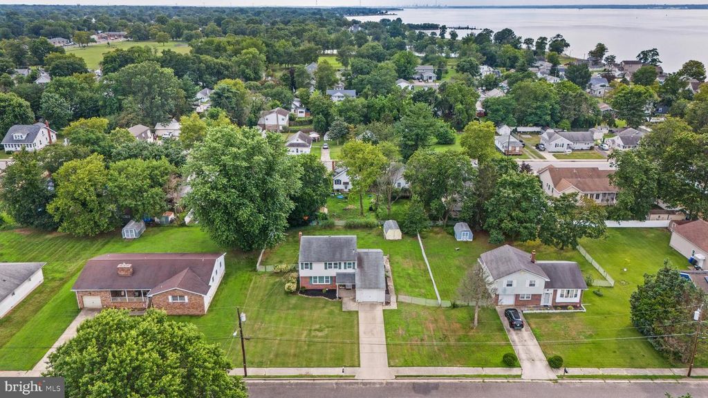 11 FAIRFIELD AVE, Pennsville, NJ 08070