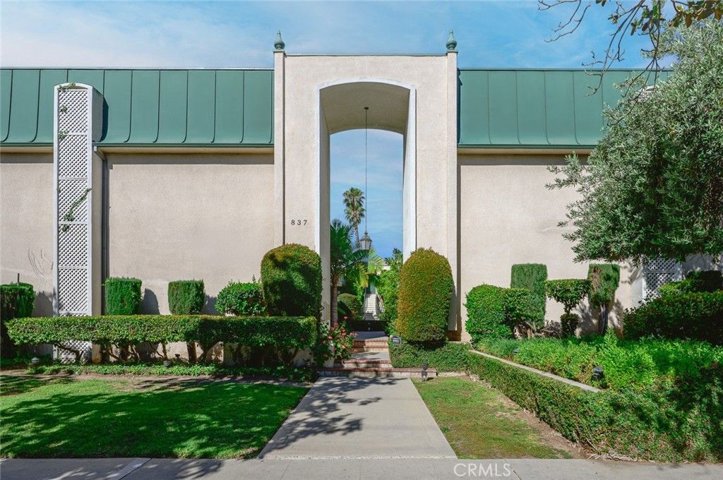 Image 1 of property listing at 837 Magnolia Avenue 11, Pasadena, CA 91106