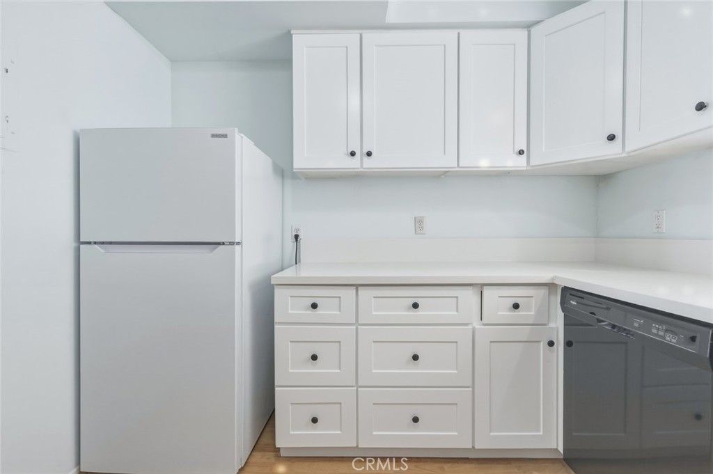 Image 10 of property listing at 837 Magnolia Avenue 11, Pasadena, CA 91106