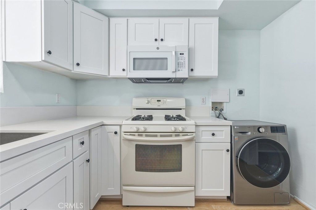 Image 11 of property listing at 837 Magnolia Avenue 11, Pasadena, CA 91106