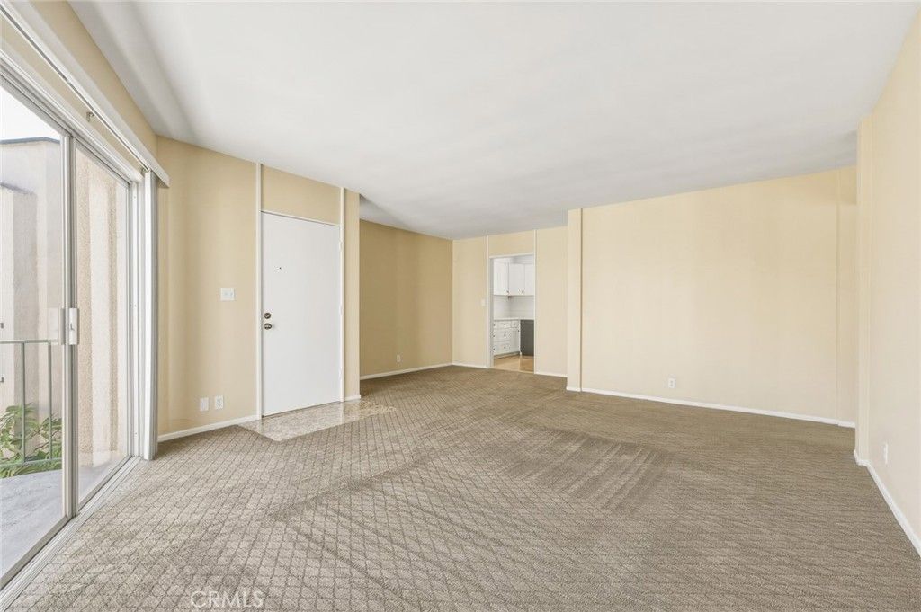 Image 13 of property listing at 837 Magnolia Avenue 11, Pasadena, CA 91106