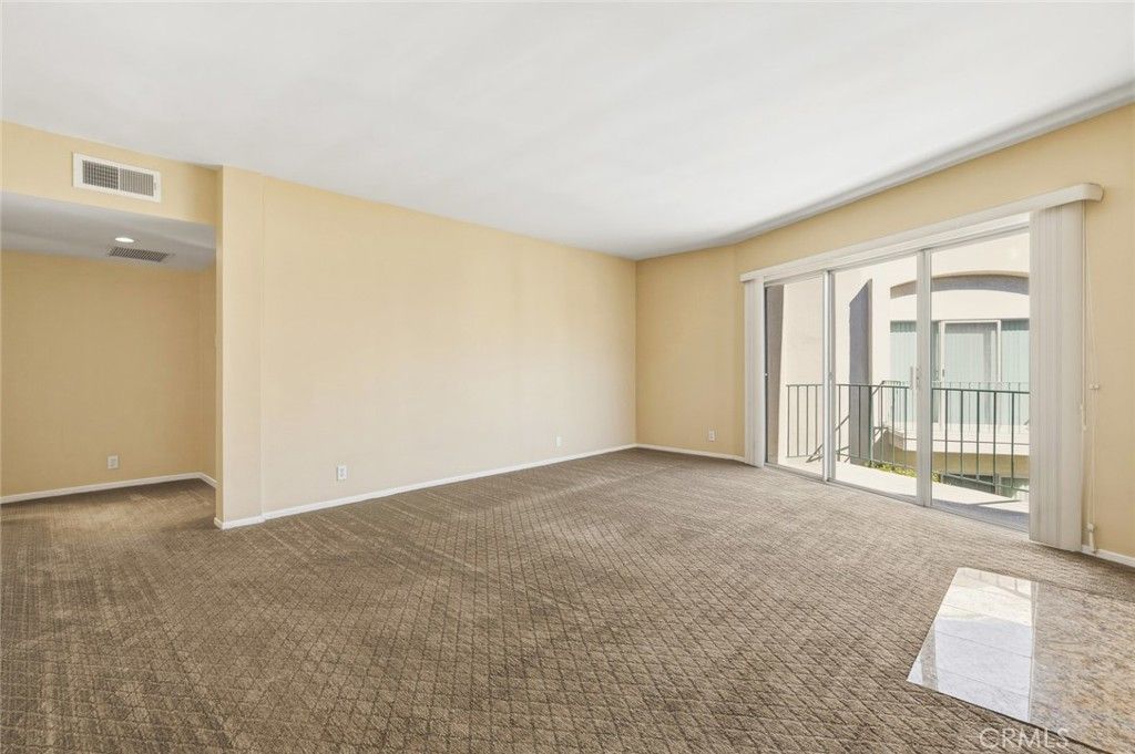 Image 16 of property listing at 837 Magnolia Avenue 11, Pasadena, CA 91106