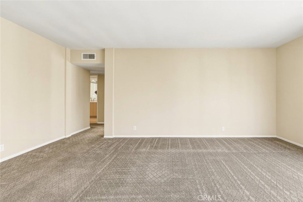 Image 5 of property listing at 837 Magnolia Avenue 11, Pasadena, CA 91106