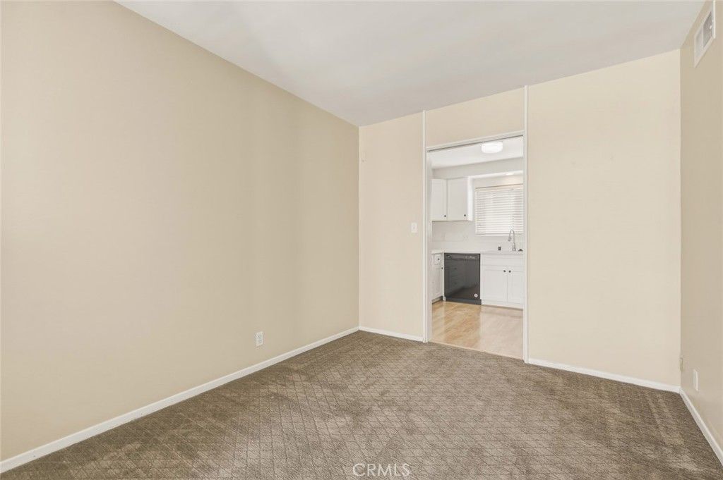 Image 6 of property listing at 837 Magnolia Avenue 11, Pasadena, CA 91106