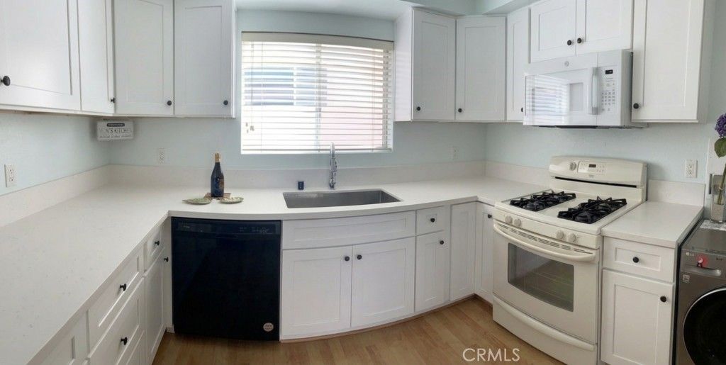 Image 8 of property listing at 837 Magnolia Avenue 11, Pasadena, CA 91106