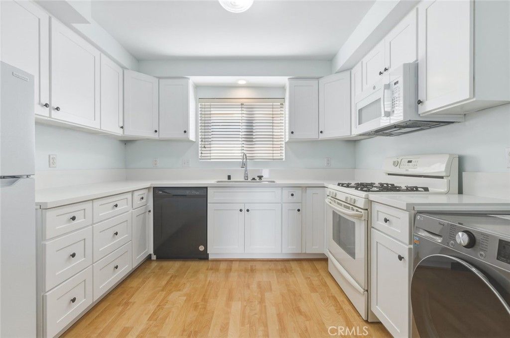 Image 9 of property listing at 837 Magnolia Avenue 11, Pasadena, CA 91106