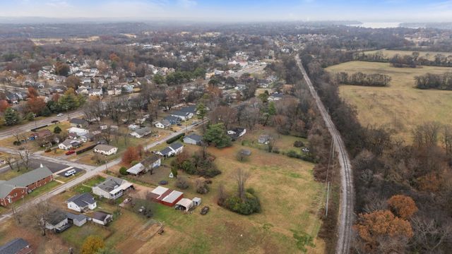 4252 Woods St, Old Hickory, TN 37138