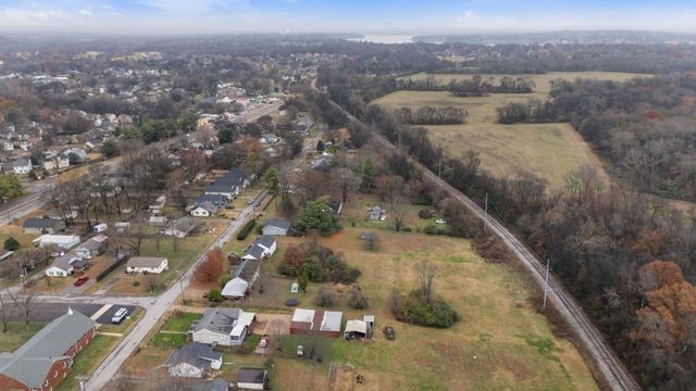 4252 Woods St, Old Hickory, TN 37138