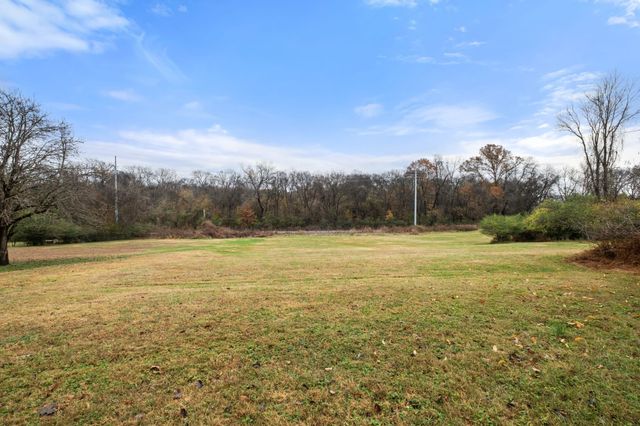 4252 Woods St, Old Hickory, TN 37138