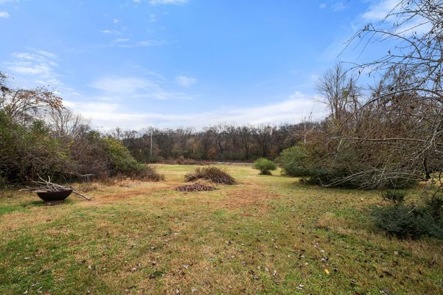 4252 Woods St, Old Hickory, TN 37138