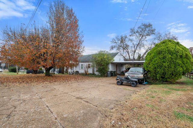 4252 Woods St, Old Hickory, TN 37138