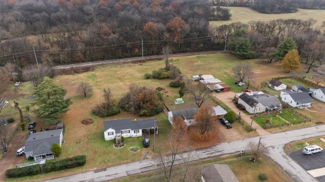 4252 Woods St, Old Hickory, TN 37138