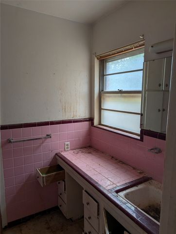 5008 Rector Avenue, Fort Worth, TX 76133