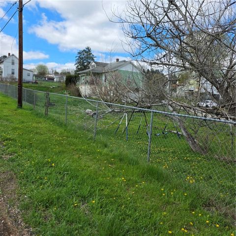 212 Fayette Ave, Luzerne Twp, PA 15444