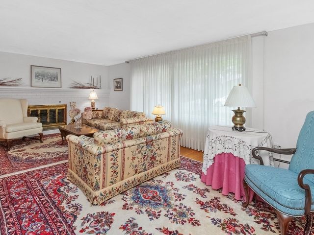 38 Greenwood Lane, Waltham, MA 02451