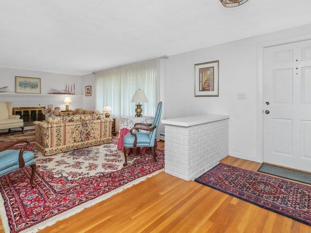 38 Greenwood Lane, Waltham, MA 02451