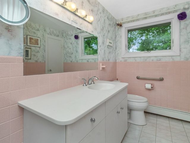 38 Greenwood Lane, Waltham, MA 02451