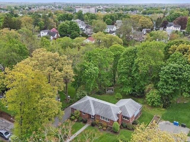 38 Greenwood Lane, Waltham, MA 02451