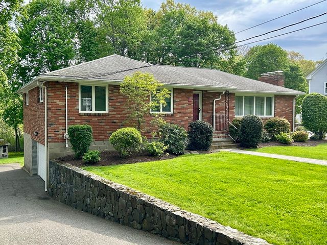38 Greenwood Lane, Waltham, MA 02451