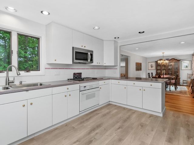 38 Greenwood Lane, Waltham, MA 02451