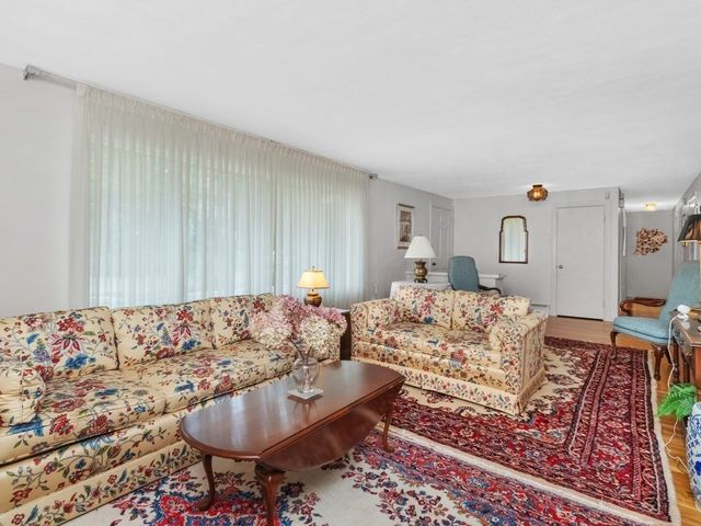 38 Greenwood Lane, Waltham, MA 02451