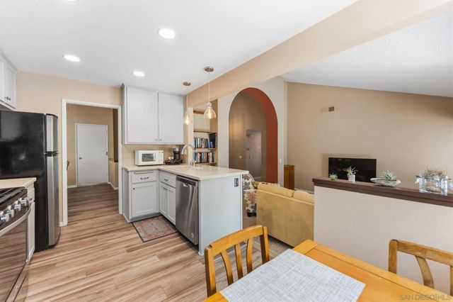 10565 Strathmore Dr, Santee, CA 92071