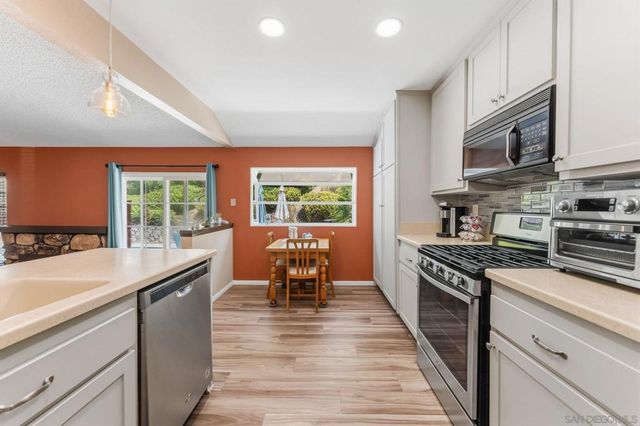 10565 Strathmore Dr, Santee, CA 92071
