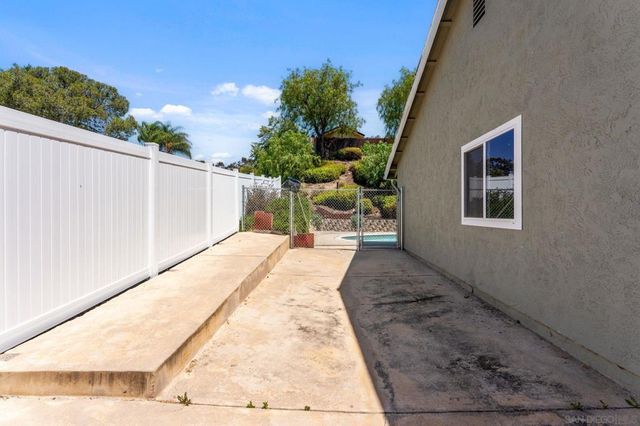 10565 Strathmore Dr, Santee, CA 92071