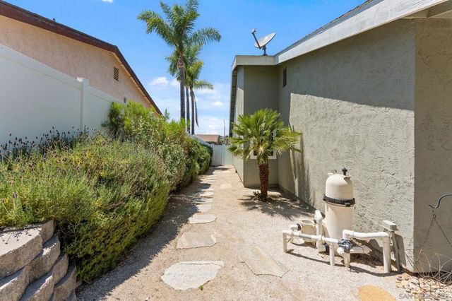 10565 Strathmore Dr, Santee, CA 92071