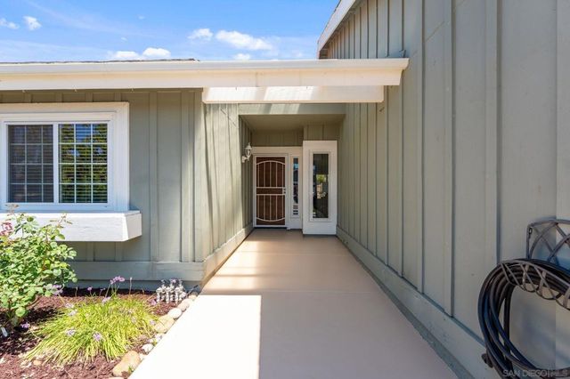 10565 Strathmore Dr, Santee, CA 92071