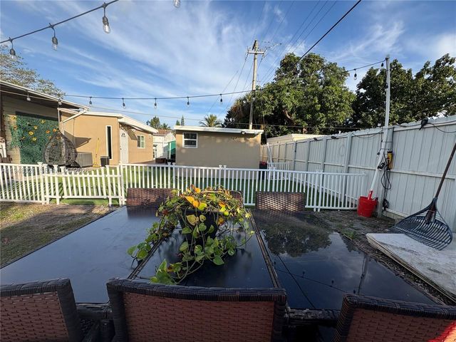 370 NW 188th St, Miami Gardens, FL 33169