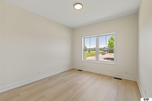 7816 N 160th Circle, Bennington, NE 68007