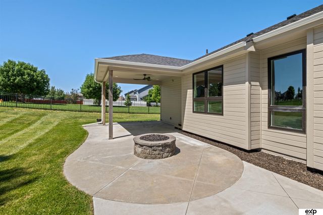 7816 N 160th Circle, Bennington, NE 68007