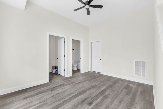 664 Chesterfield Cir, Clarksville, TN 37043