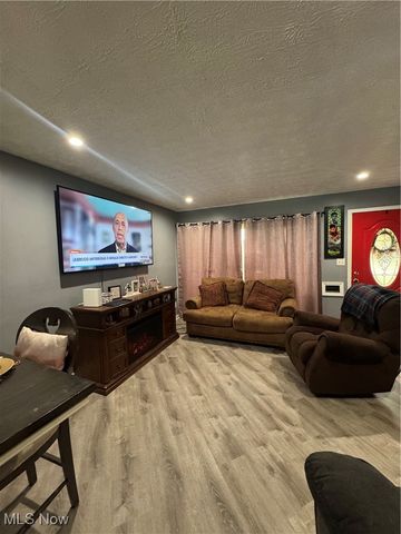 379 Laurel Drive, Berea, OH 44017