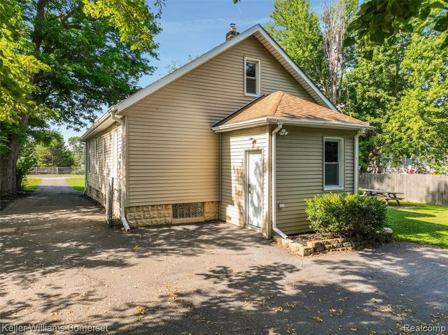 18335 E 11 Mile Road, Roseville, MI 48066