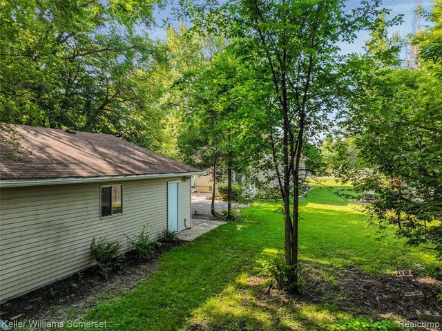 18335 E 11 Mile Road, Roseville, MI 48066