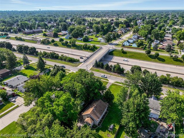 18335 E 11 Mile Road, Roseville, MI 48066
