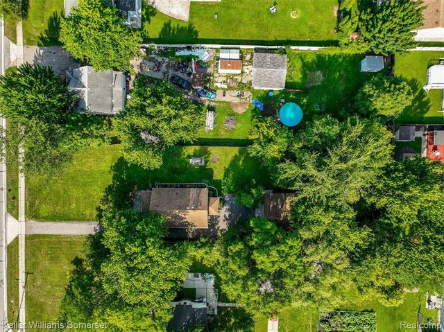 18335 E 11 Mile Road, Roseville, MI 48066