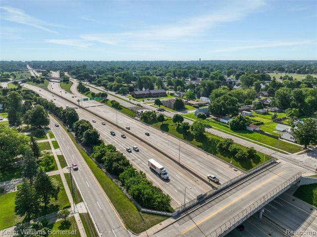 18335 E 11 Mile Road, Roseville, MI 48066