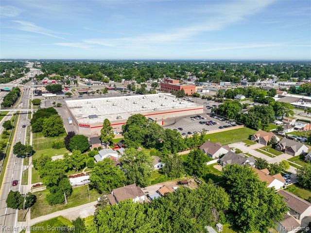 18335 E 11 Mile Road, Roseville, MI 48066