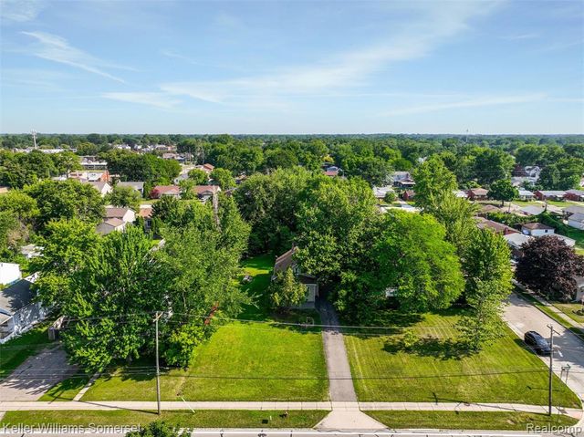 18335 E 11 Mile Road, Roseville, MI 48066